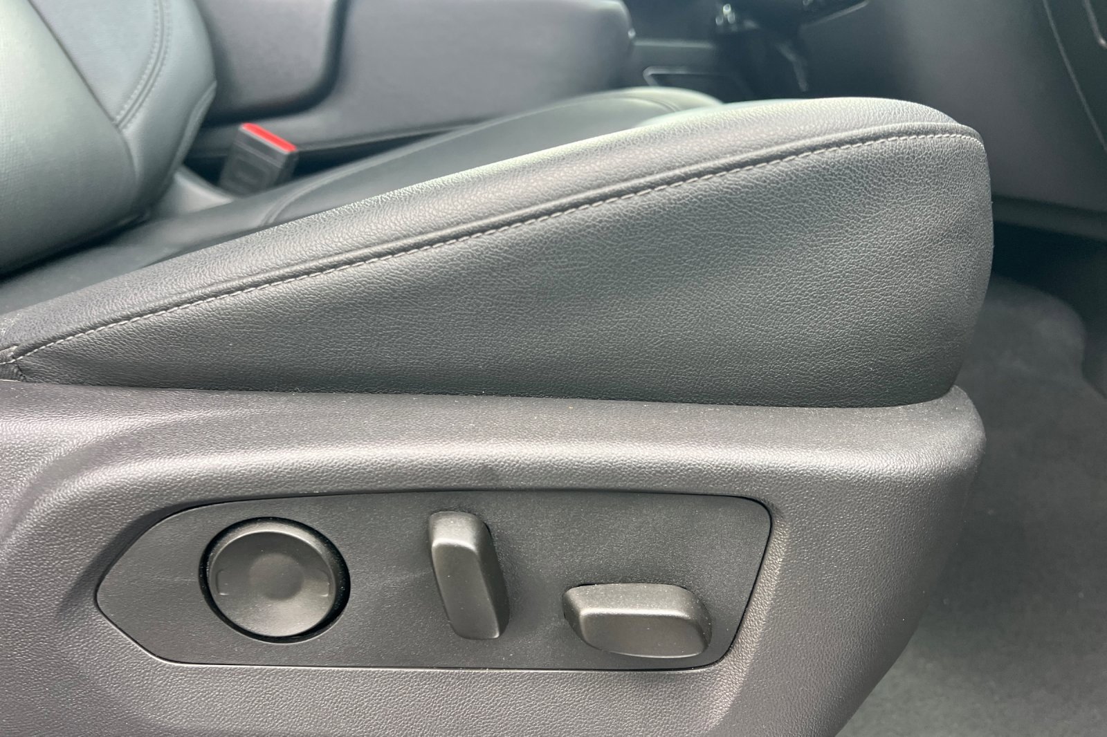 Used 2024 GMC Sierra 1500 SLT image 23