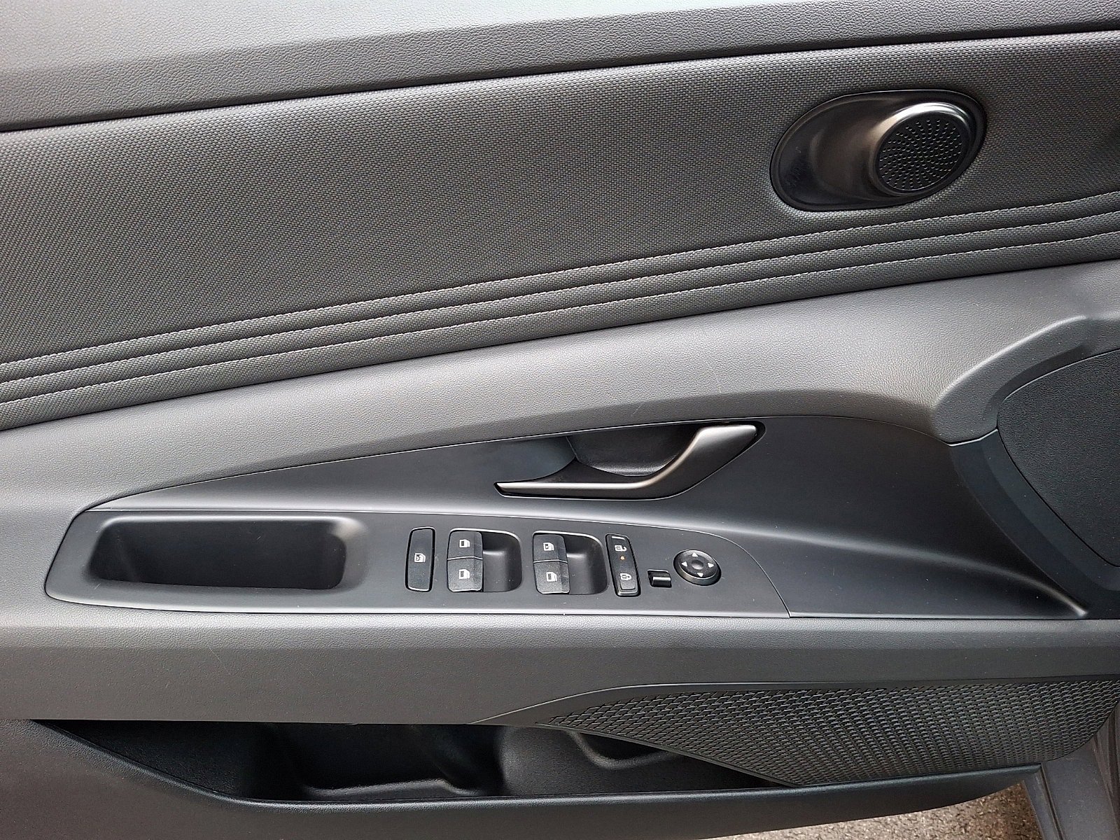Certified 2025 Hyundai Elantra Sport FWD image 12