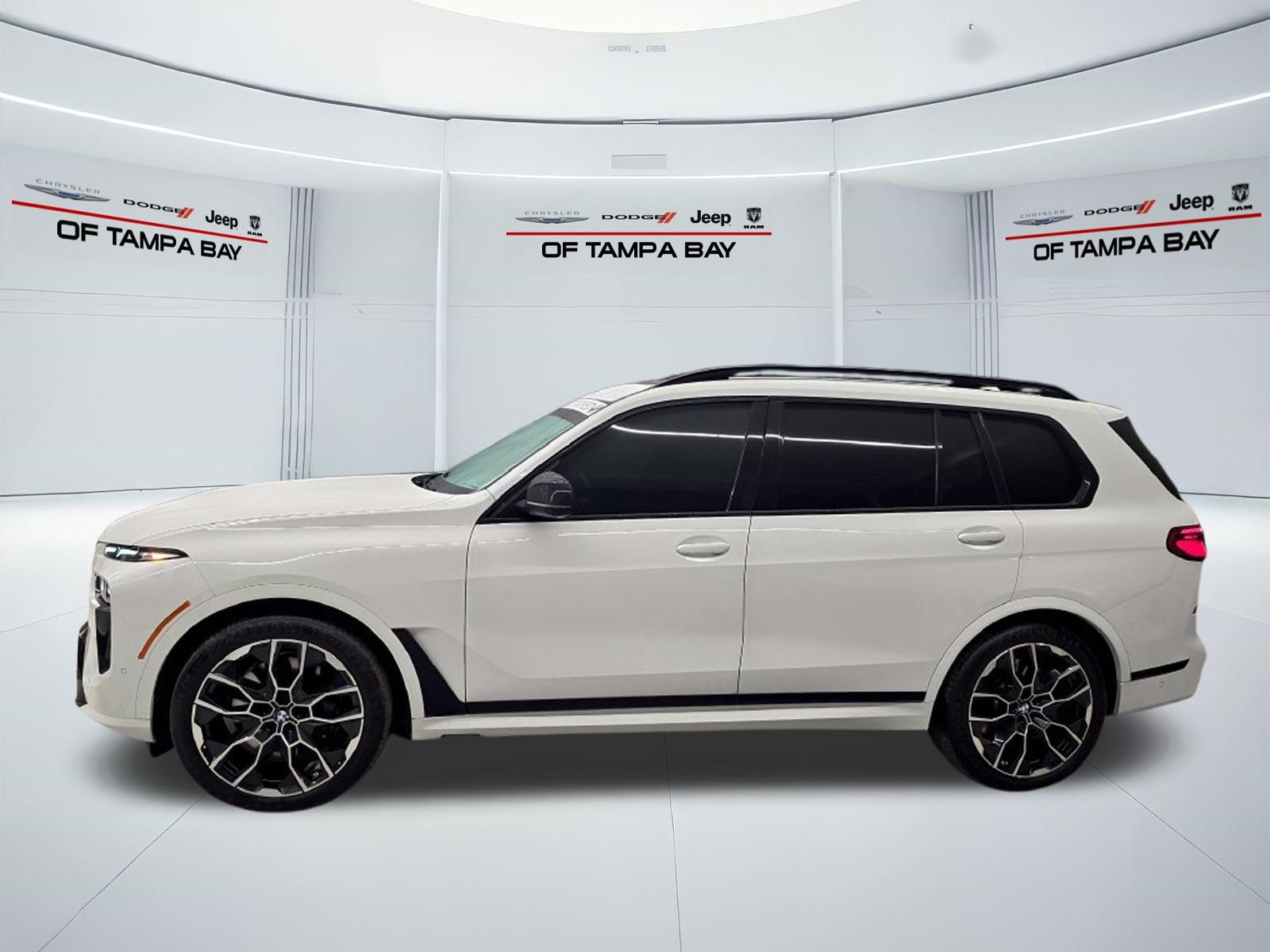 Used 2025 BMW X7 M60i w/ Executive Package AWD/4WD image 3