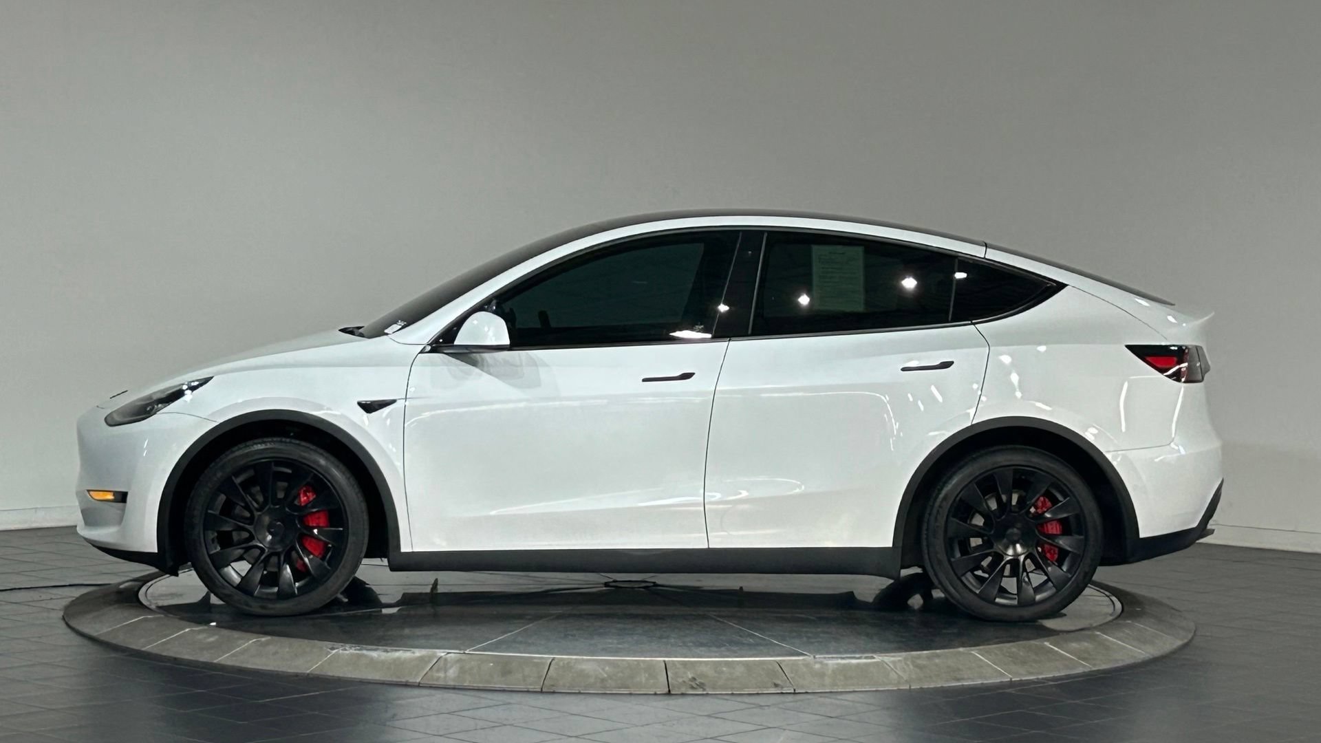Used 2022 Tesla Model Y Long Range AWD/4WD image 6