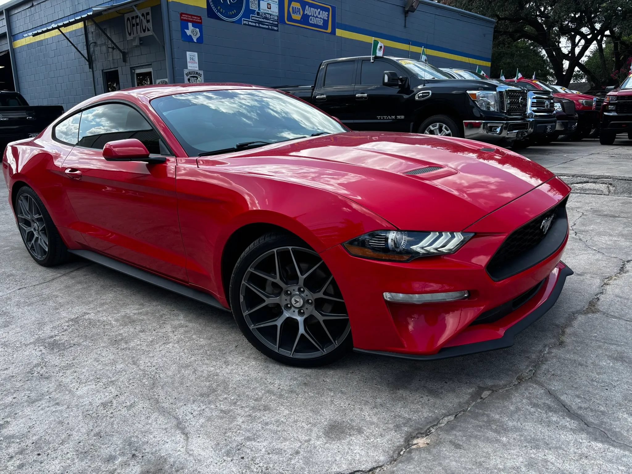 Used 2019 Ford Mustang Coupe RWD image 1