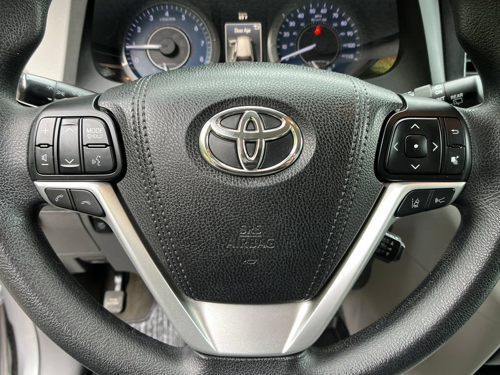Used 2018 Toyota Sienna LE AWD/4WD image 14