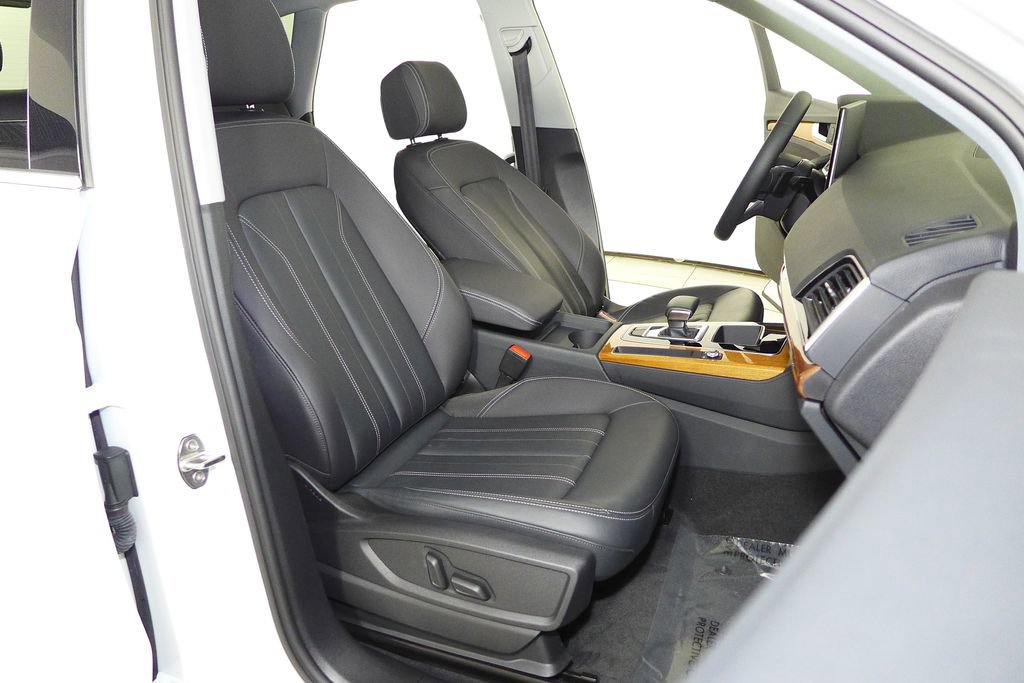 Used 2023 Audi Q5 2.0T Premium w/ Convenience Package image 19