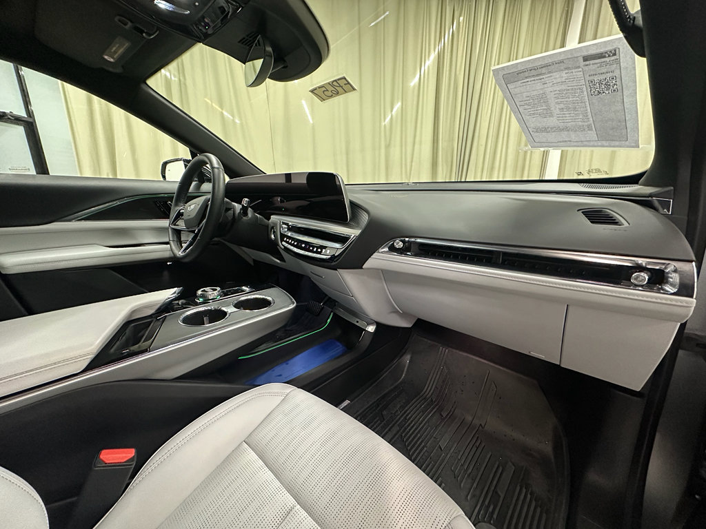 Used 2024 Cadillac Lyriq Luxury w/ LPO, Floor Liner Package image 18