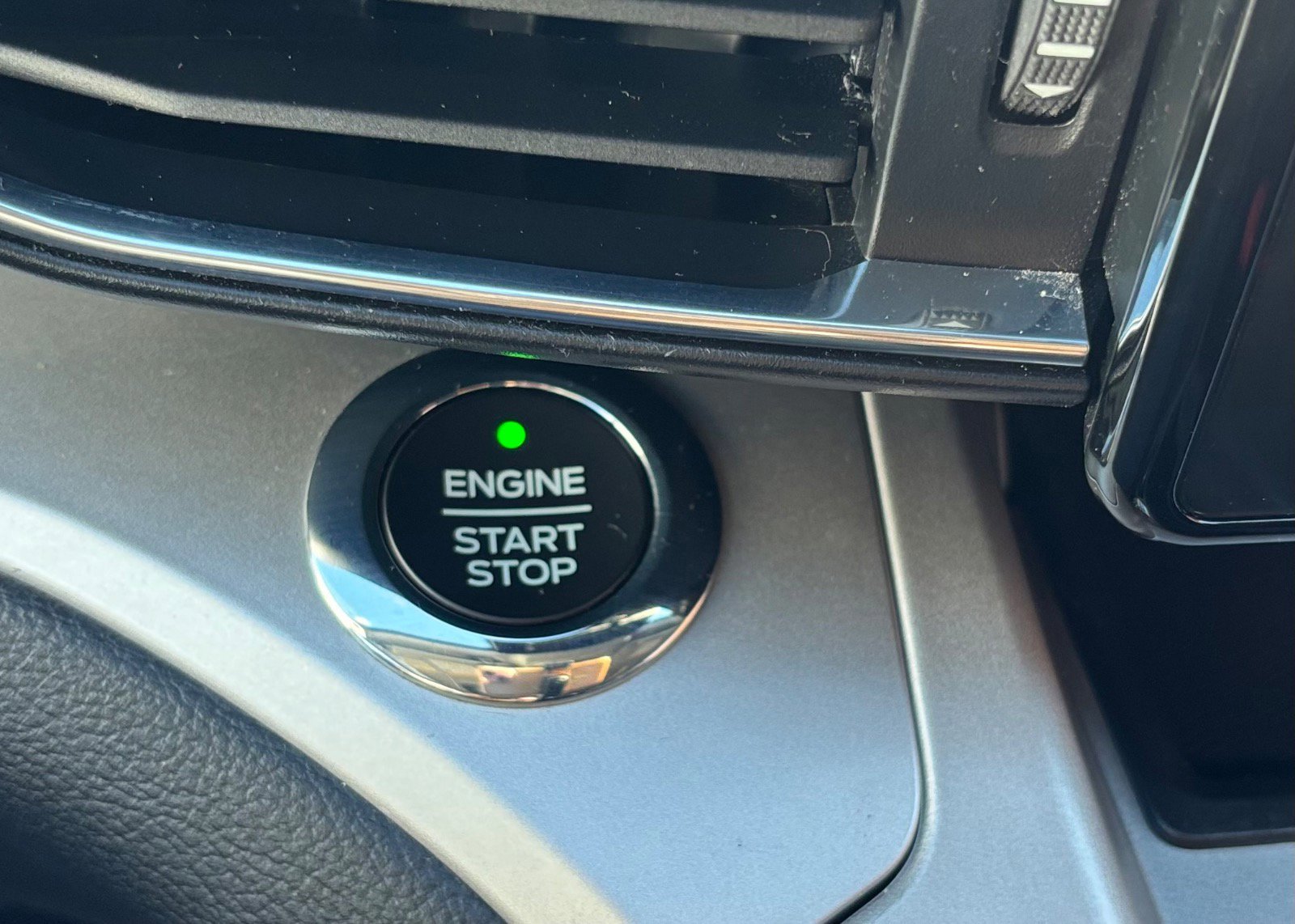 Certified 2021 Ford Explorer XLT w/ Equipment Group 202A image 40