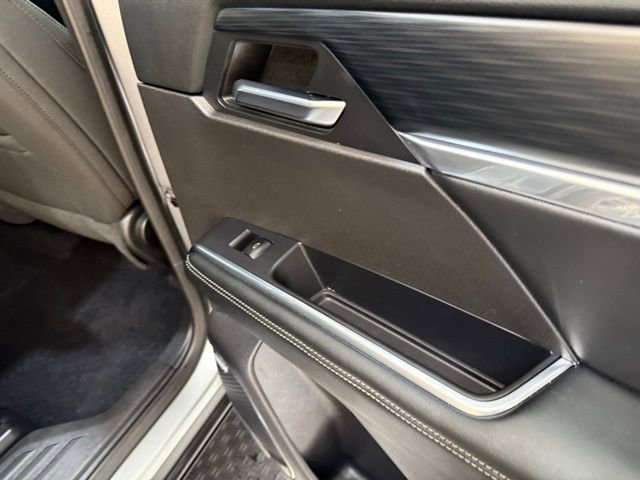 Used 2025 GMC Acadia Elevation image 25