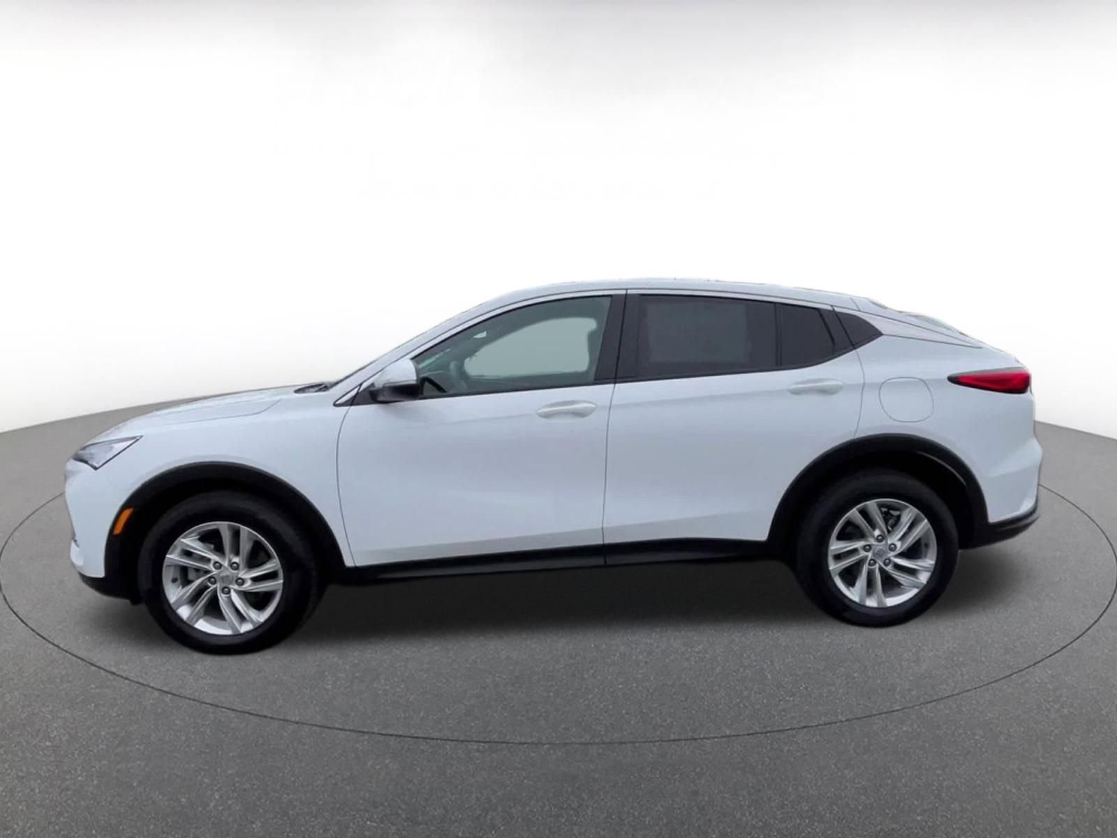 Used 2025 Buick Envista Preferred image 9