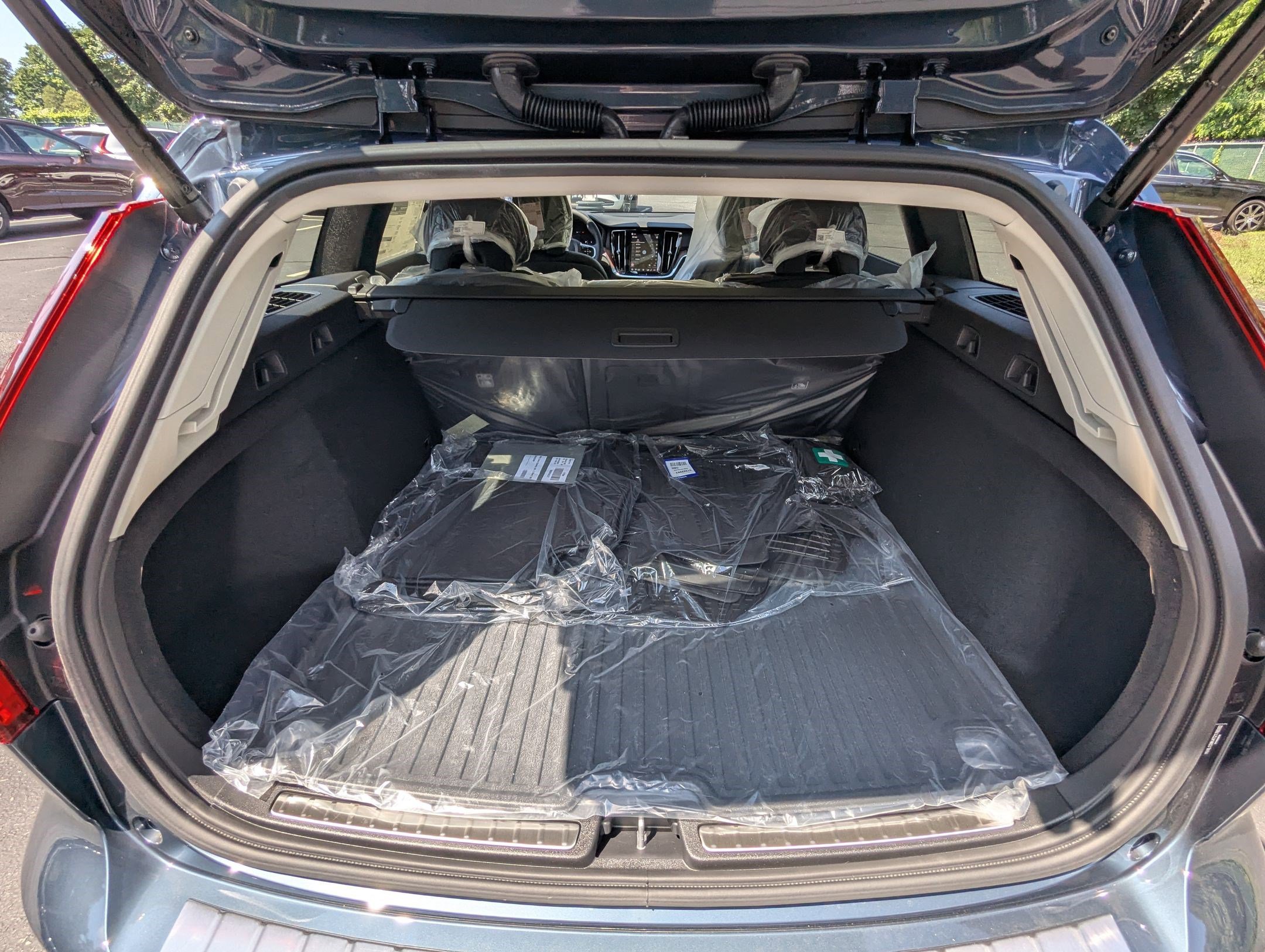 New 2026 Volvo V60 B5 Cross Country Plus w/ Protection Package Premier image 20