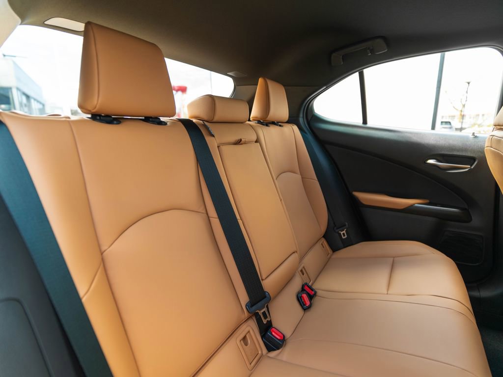 New 2026 Lexus UX 300h AWD image 32