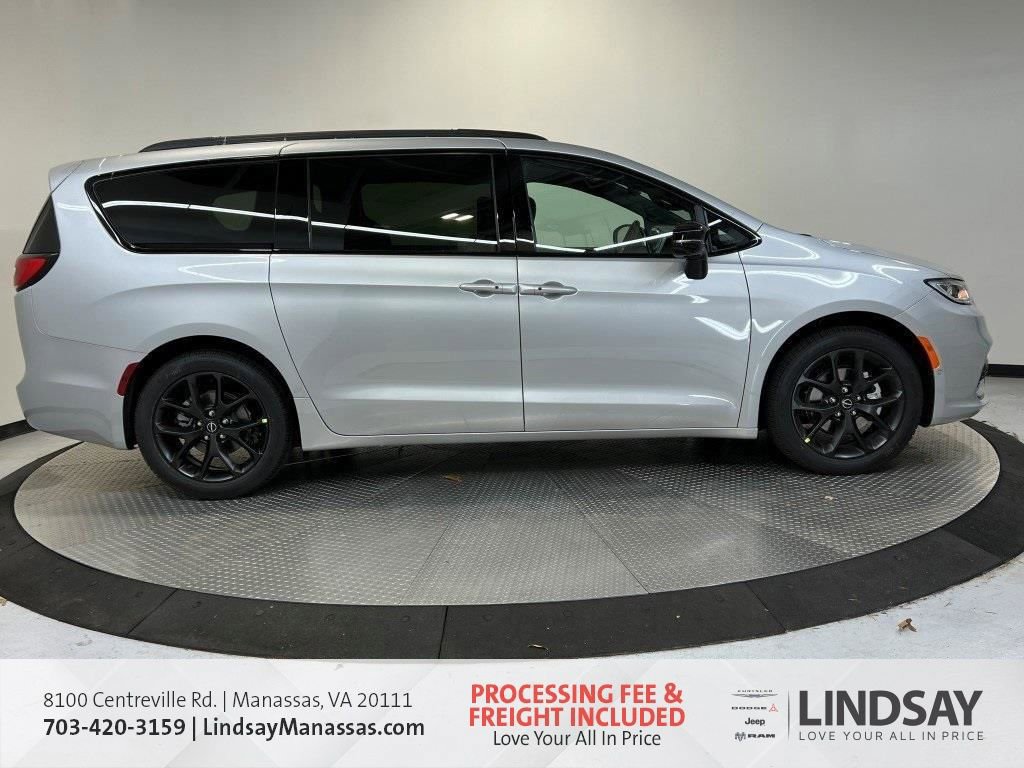 New 2026 Chrysler Pacifica Limited w/ S Appearance Package FWD image 4
