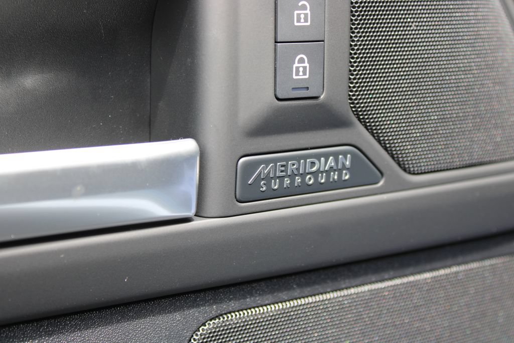 New 2026 Land Rover Defender 90 X-Dynamic SE AWD/4WD image 11