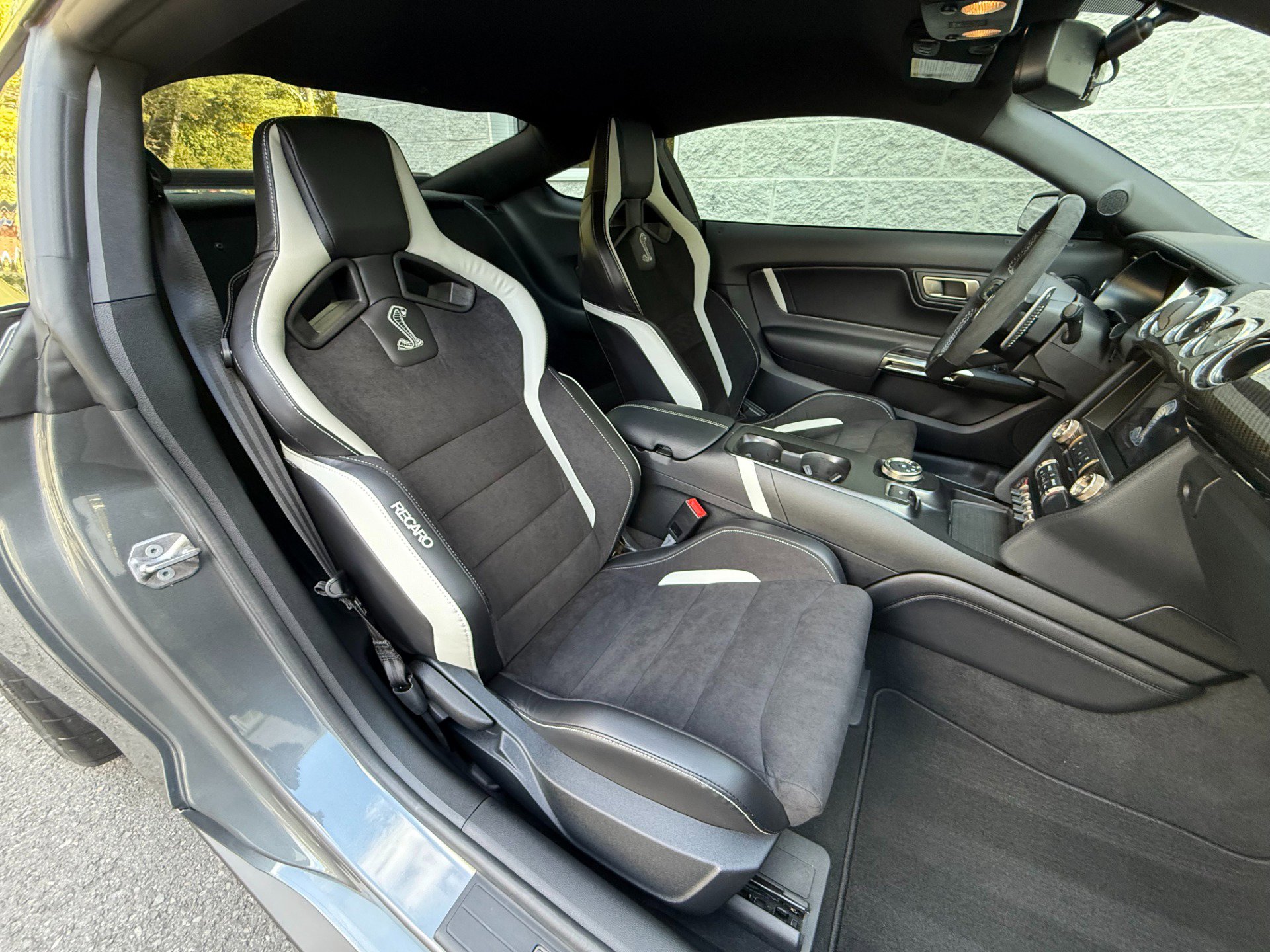 Used 2022 Ford Mustang Shelby GT500 w/ Carbon Fiber Track Pack image 41