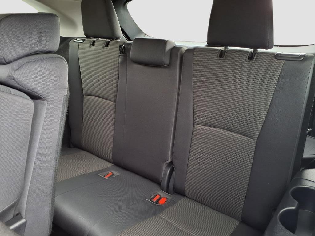Used 2023 Toyota Highlander L image 17