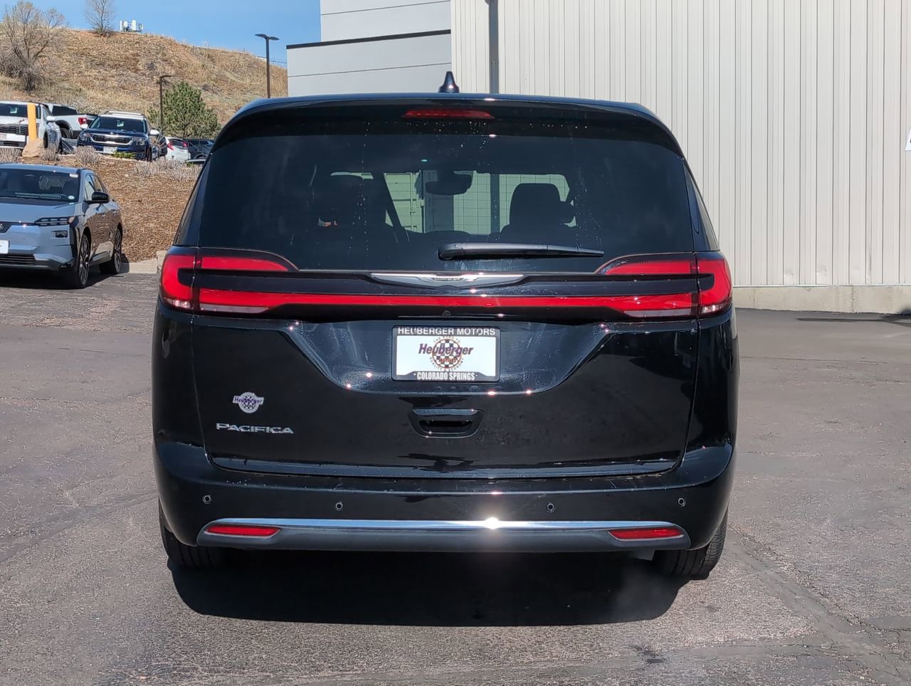 Used 2025 Chrysler Pacifica Select image 6