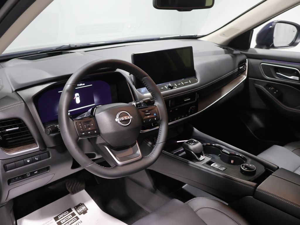 Used 2025 Nissan Rogue Platinum w/ Platinum Premium Package AWD/4WD image 16