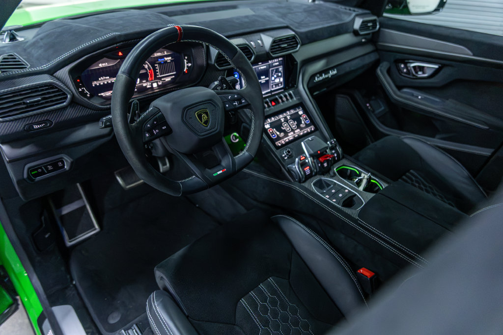 Used 2023 Lamborghini Urus Performante AWD/4WD image 32