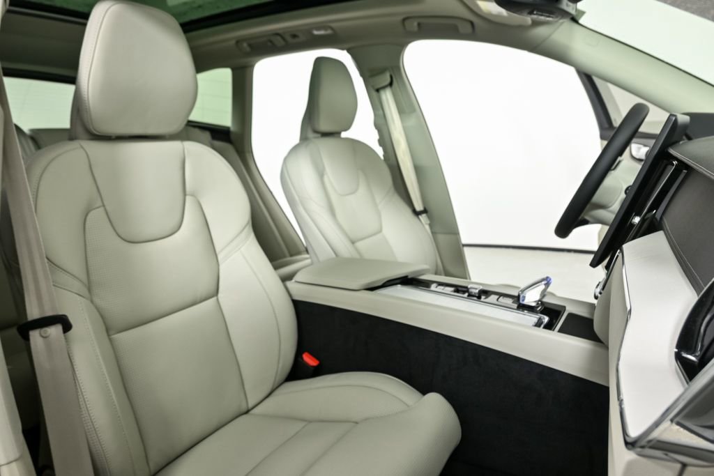 New 2026 Volvo XC60 B5 Ultra w/ Protection Package Premier image 23