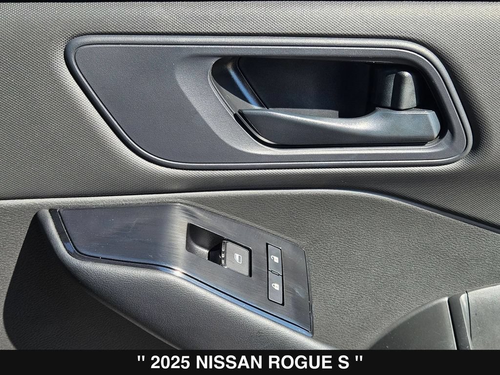 Used 2025 Nissan Rogue S FWD image 31