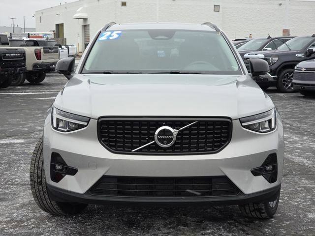 Used 2025 Volvo XC40 B5 Plus image 20