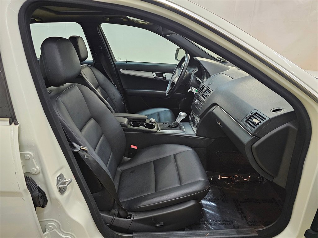 Used 2009 Mercedes-Benz C 300 Sedan image 11