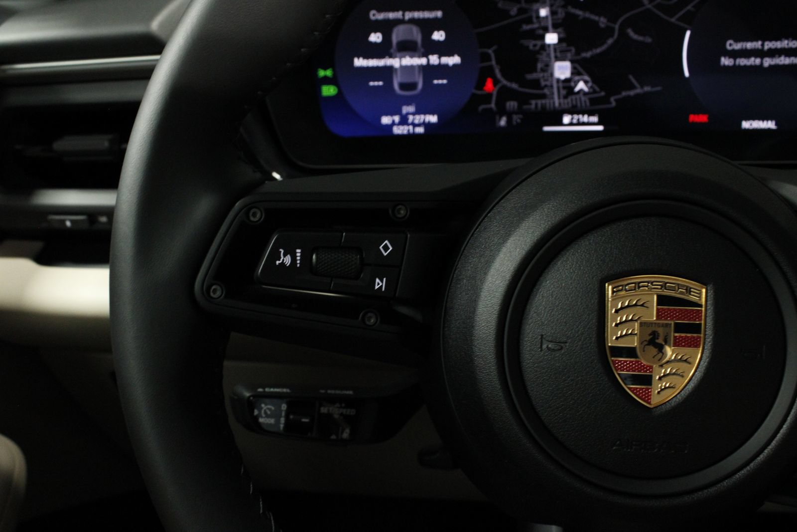 Certified 2025 Porsche Macan Electric RWD image 32