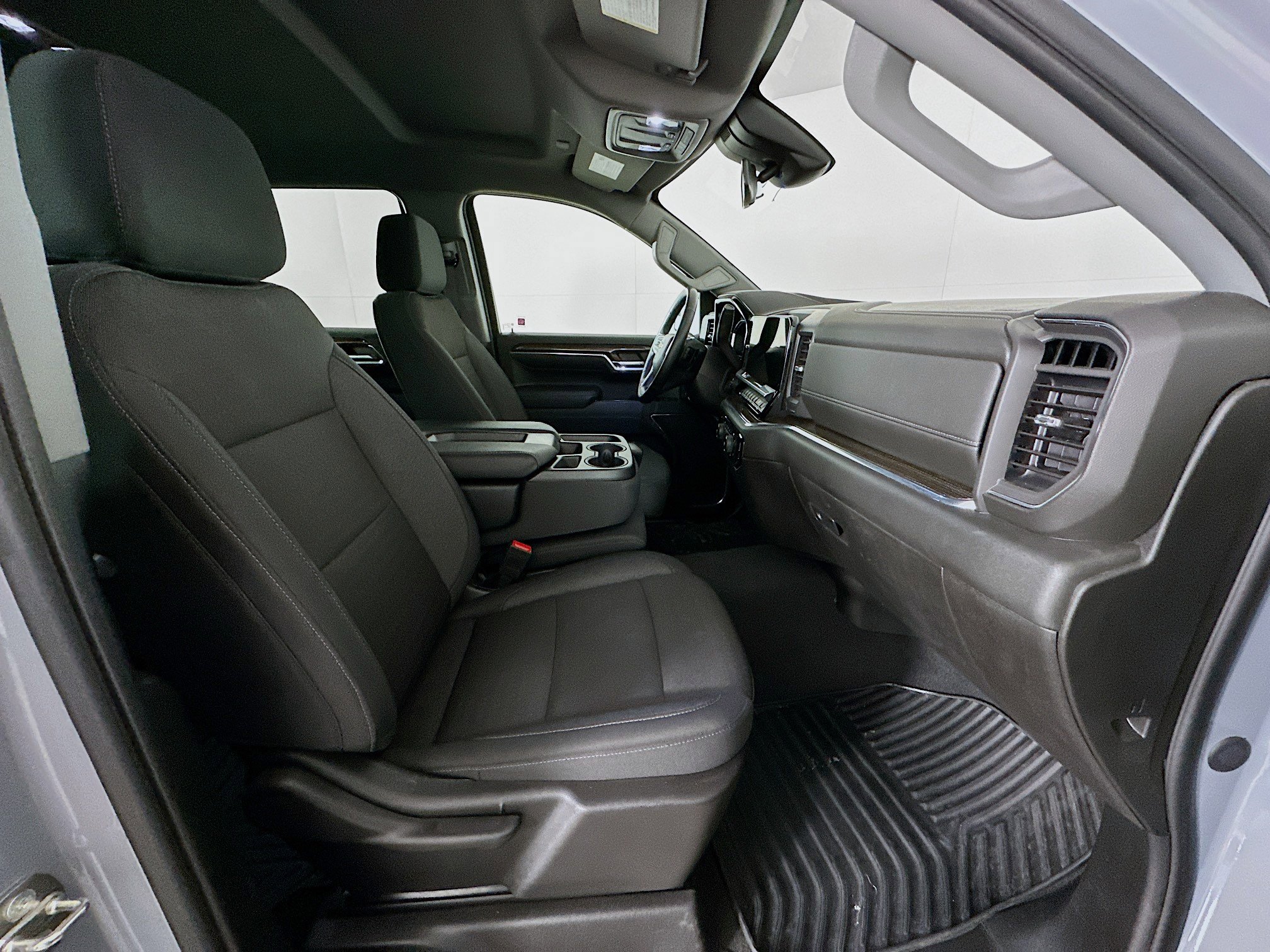 Used 2024 Chevrolet Silverado 1500 LT image 31