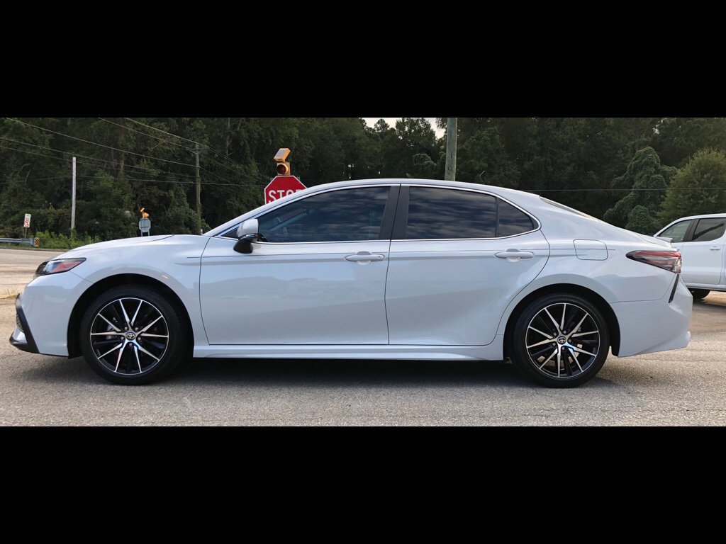 Used 2024 Toyota Camry SE image 3