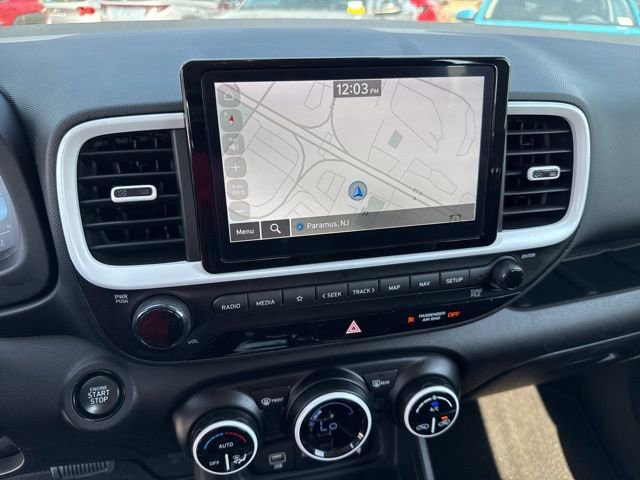 Used 2023 Hyundai Venue Limited image 5
