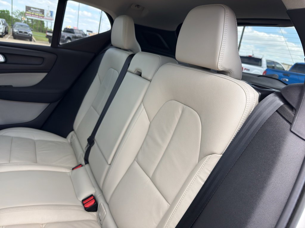 Used 2023 Volvo XC40 B4 Ultimate FWD image 26