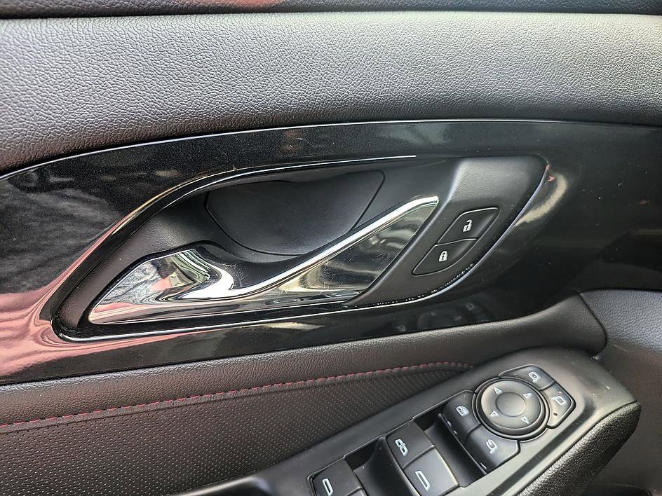 Used 2023 Chevrolet Traverse RS image 14