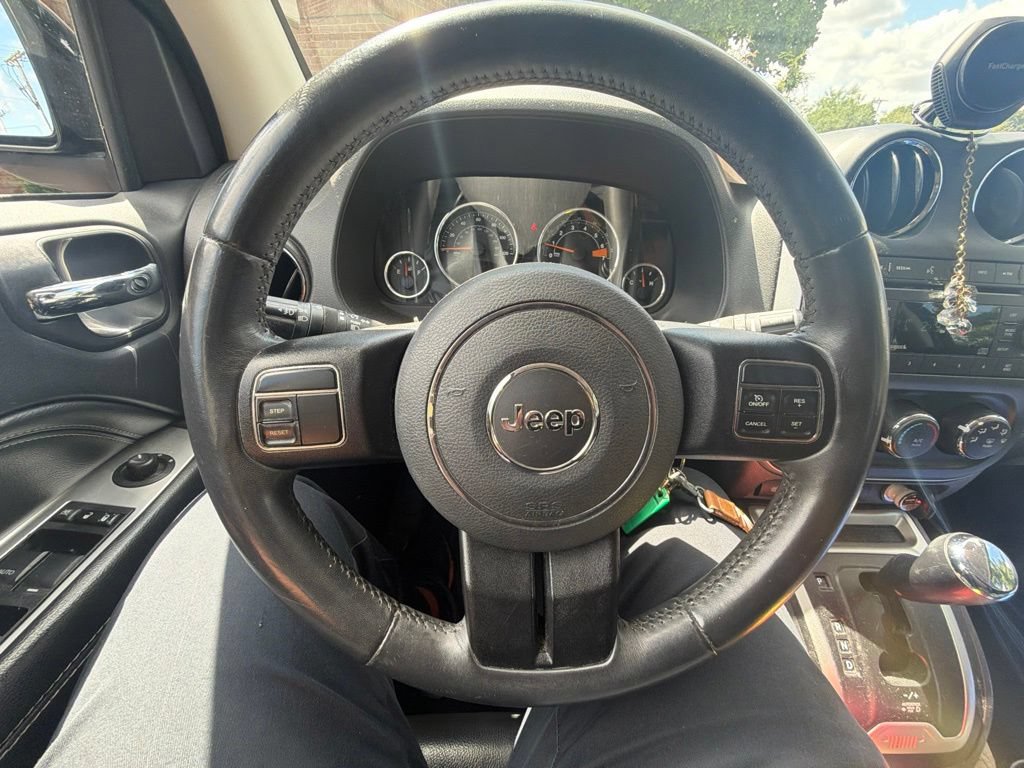 Used 2014 Jeep Compass Latitude FWD image 11