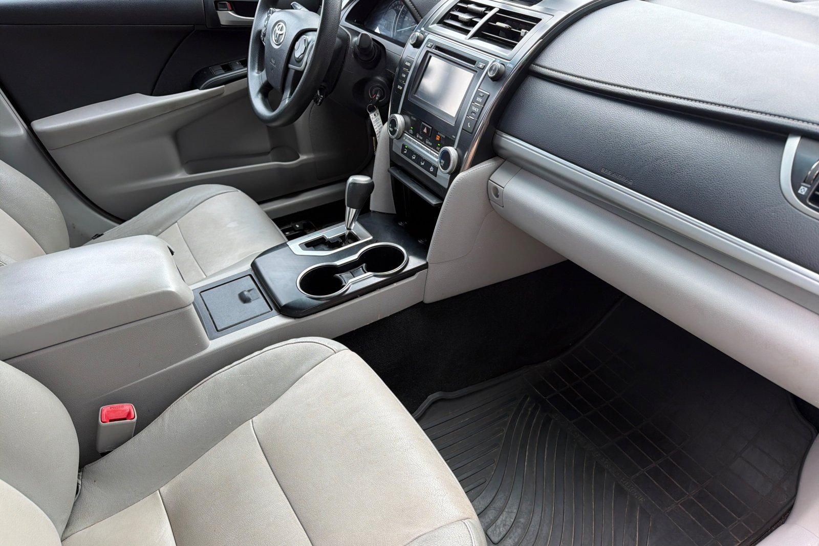 Used 2014 Toyota Camry LE FWD image 16