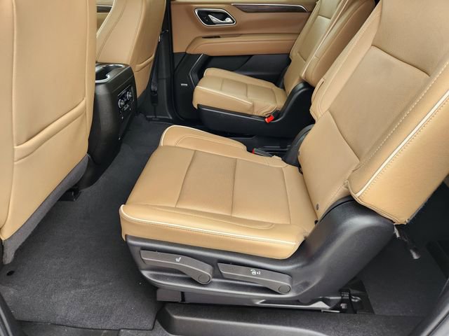 Used 2024 Chevrolet Suburban Premier w/ Premium Package RWD image 30