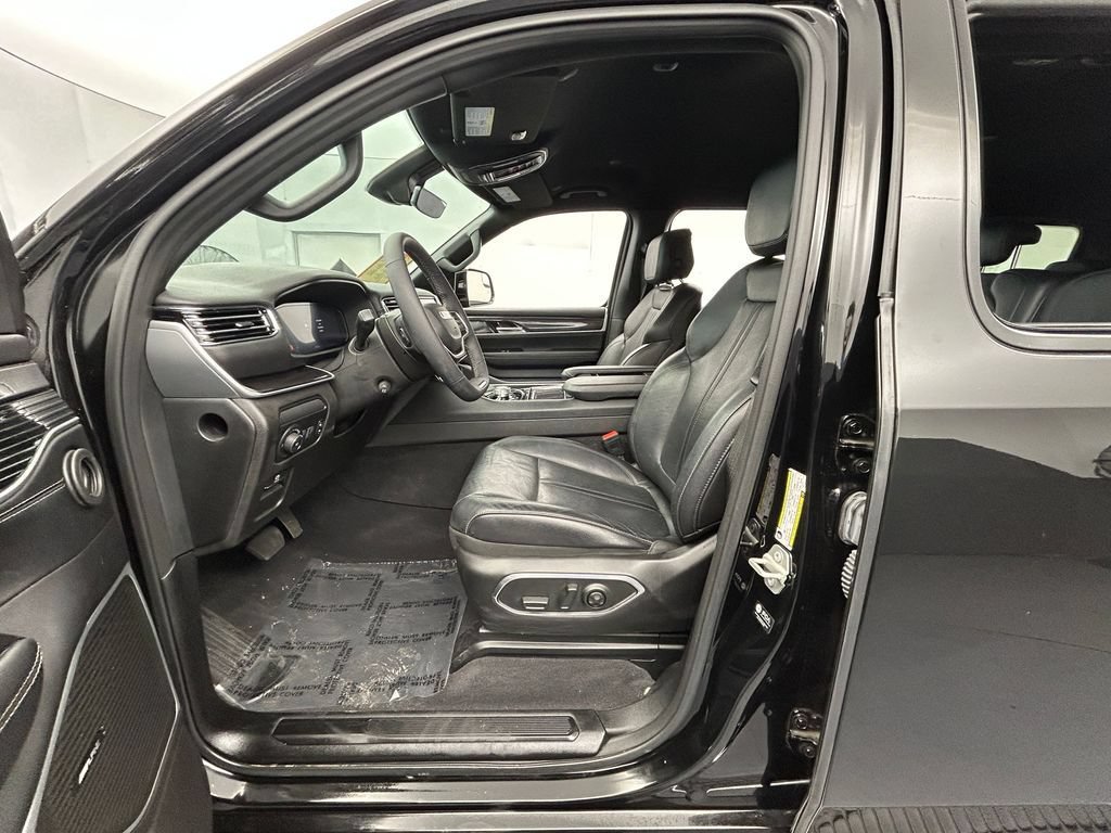 Used 2023 Jeep Wagoneer 4WD image 14