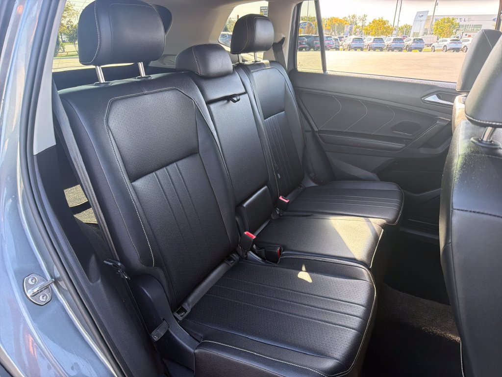 Certified 2023 Volkswagen Tiguan SE w/ Panoramic Sunroof Package AWD/4WD image 24