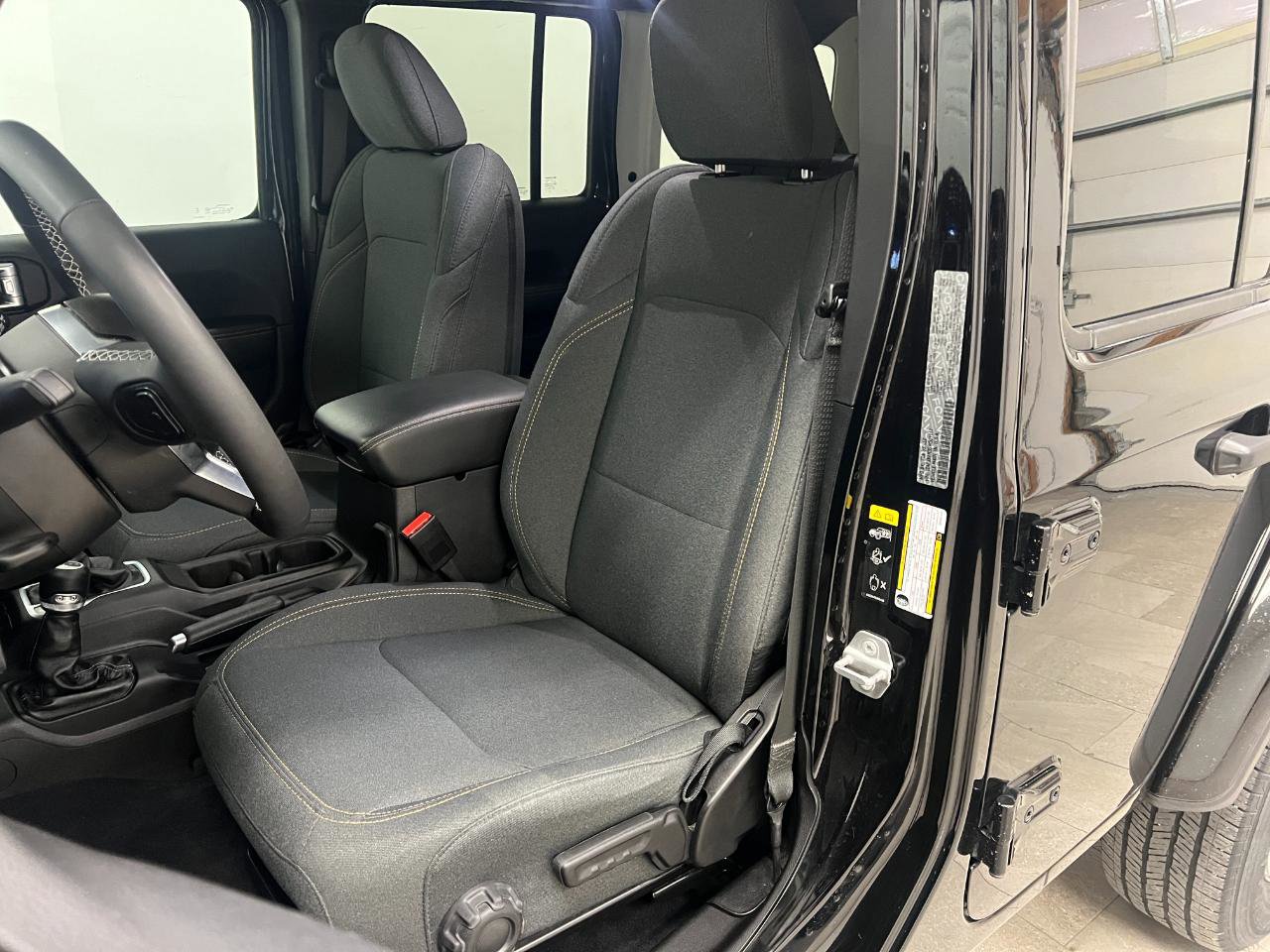 Used 2025 Jeep Wrangler Unlimited Sahara image 23