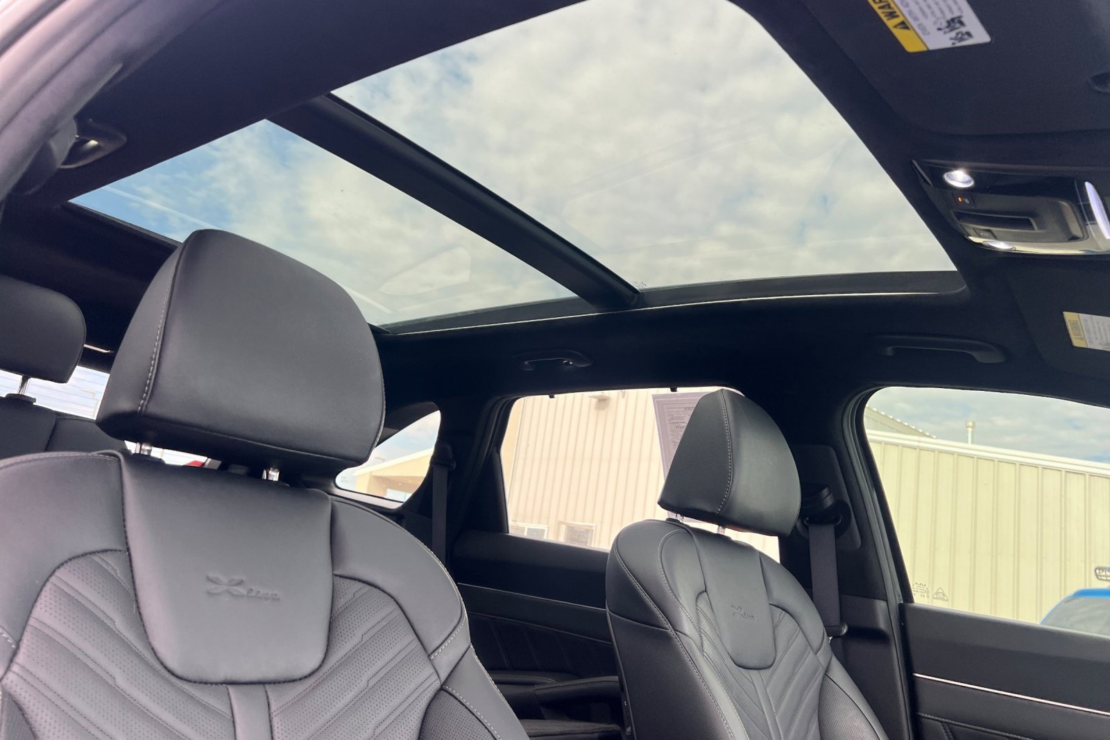 Used 2025 Kia Sorento SX Prestige image 15