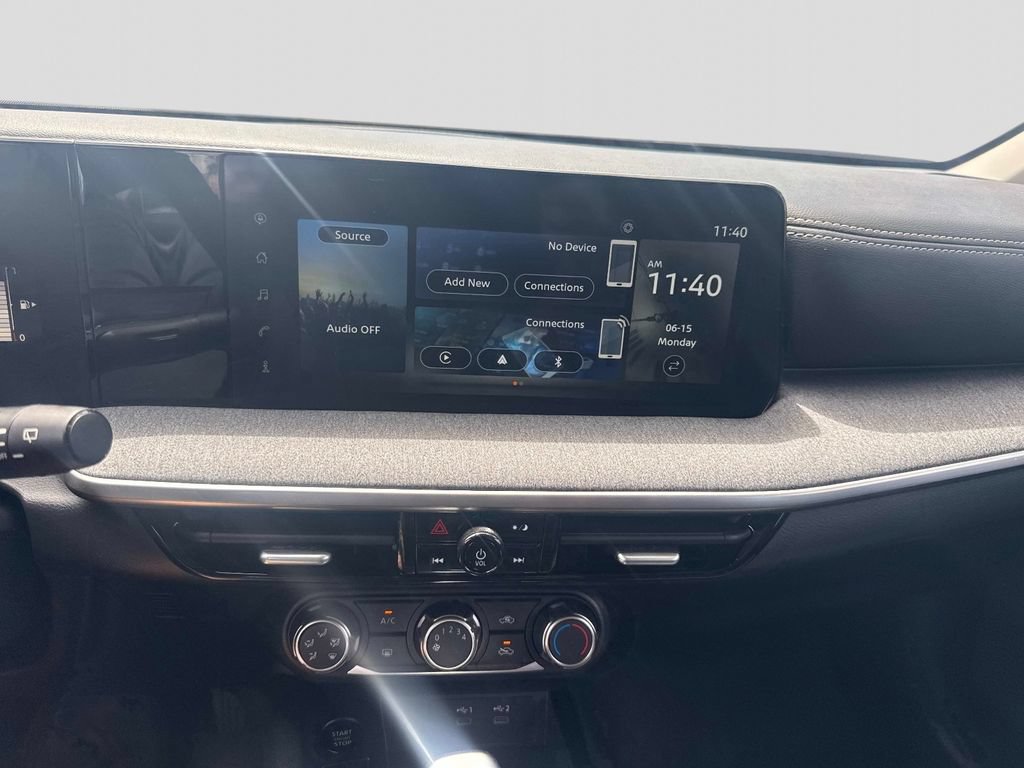 Used 2025 Nissan Kicks SV FWD image 19