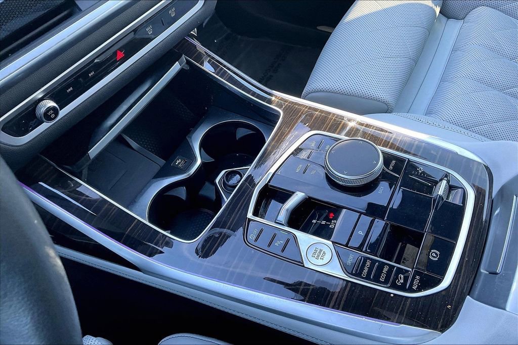 Used 2023 BMW X7 xDrive40i w/ Parking Assistance Package image 17