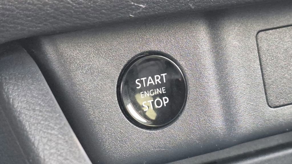 Used 2024 Nissan Rogue SV image 28