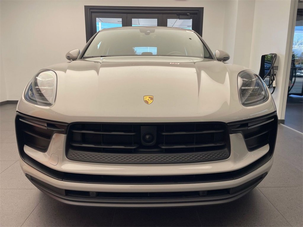 Used 2025 Porsche Macan image 23