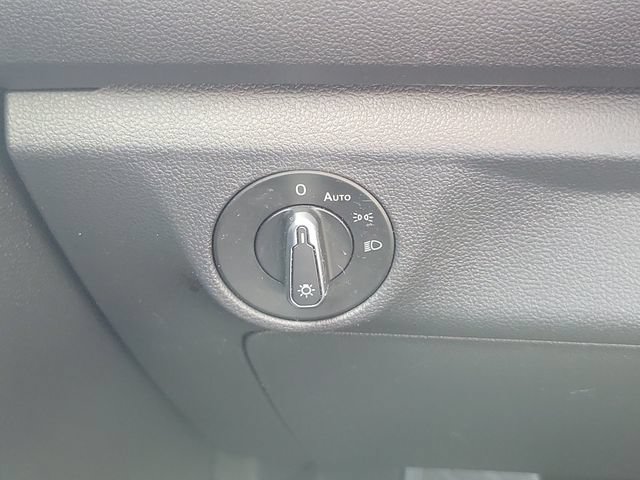 Used 2023 Volkswagen Jetta SE w/ Panoramic Sunroof Package FWD image 20