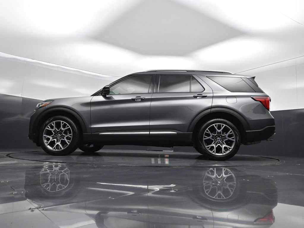 Certified 2025 Ford Explorer Platinum w/ Ultimate Package AWD/4WD image 8