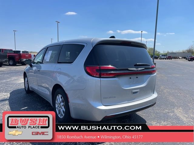 Used 2024 Chrysler Pacifica Touring-L FWD image 5