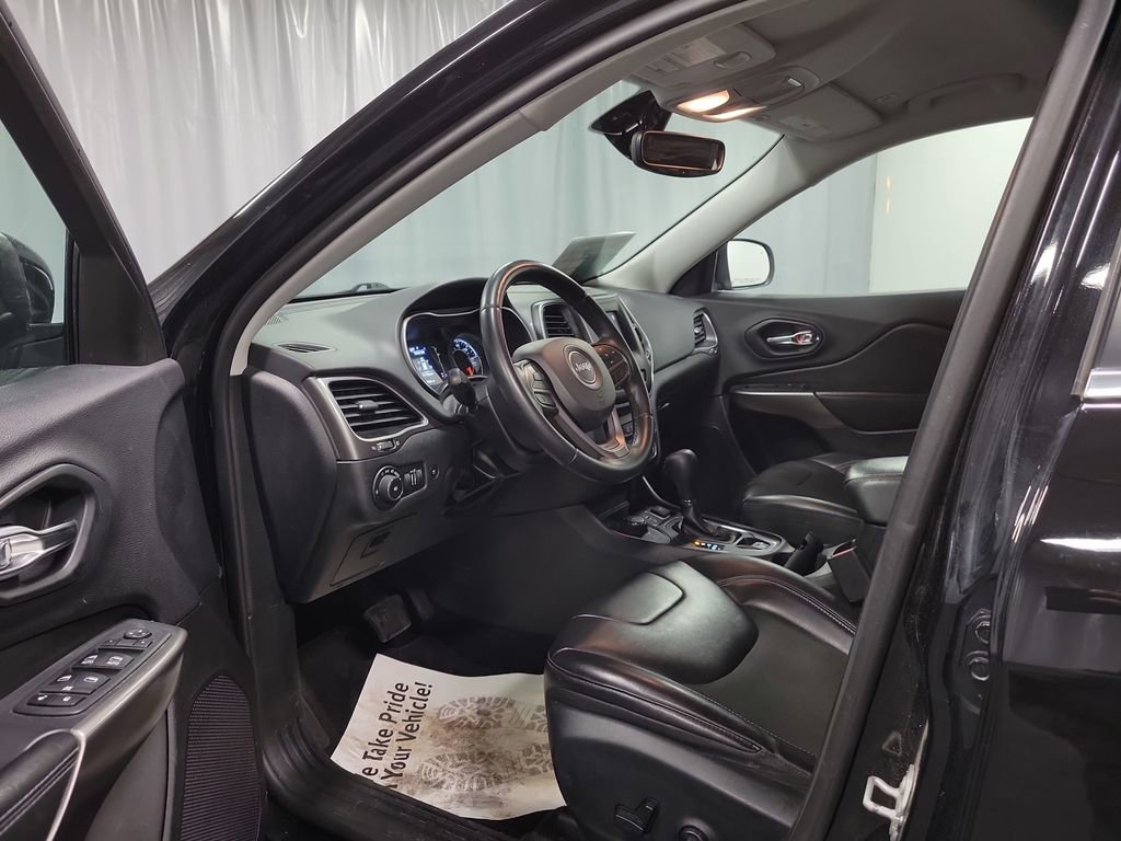 Used 2019 Jeep Cherokee Latitude Plus w/ Comfort/Convenience Group image 13