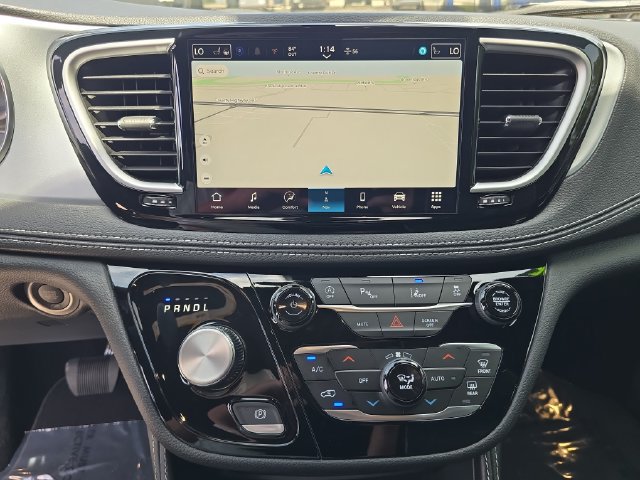 New 2026 Chrysler Pacifica Limited w/ S Appearance Package FWD image 19