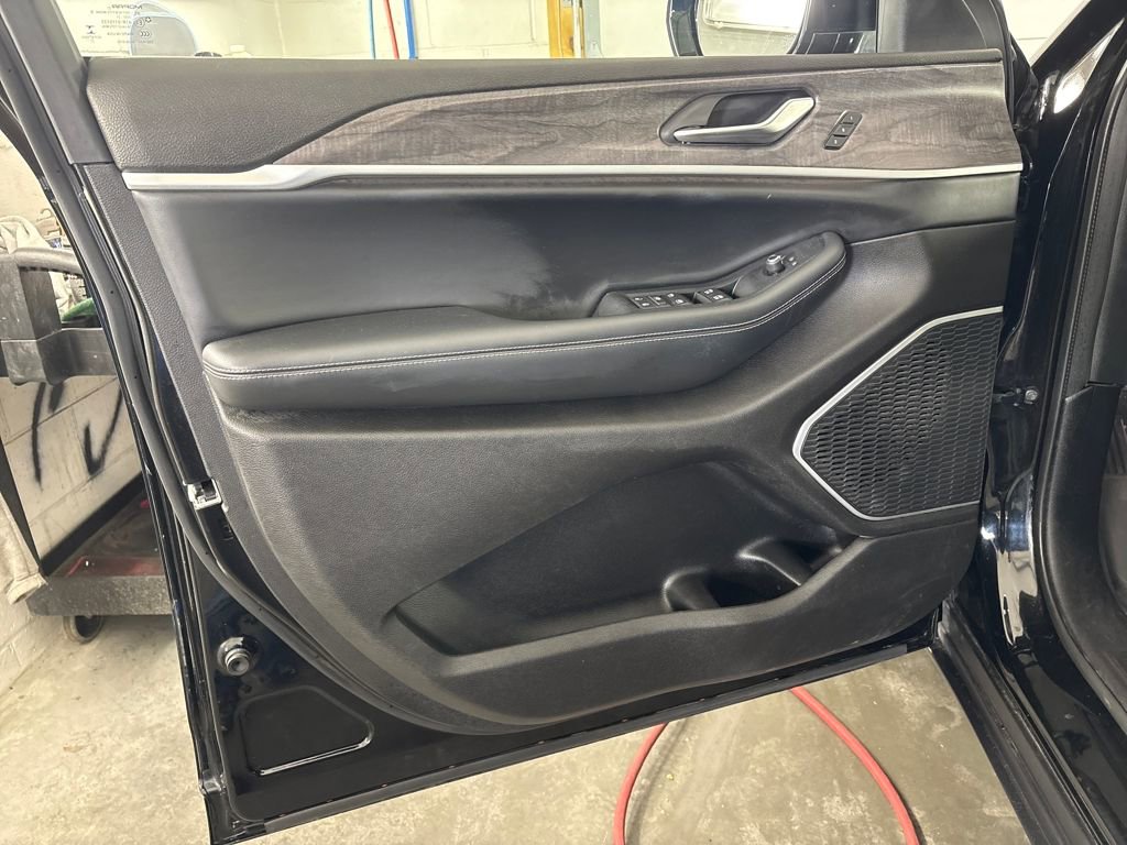 Used 2021 Jeep Grand Cherokee L Limited image 13