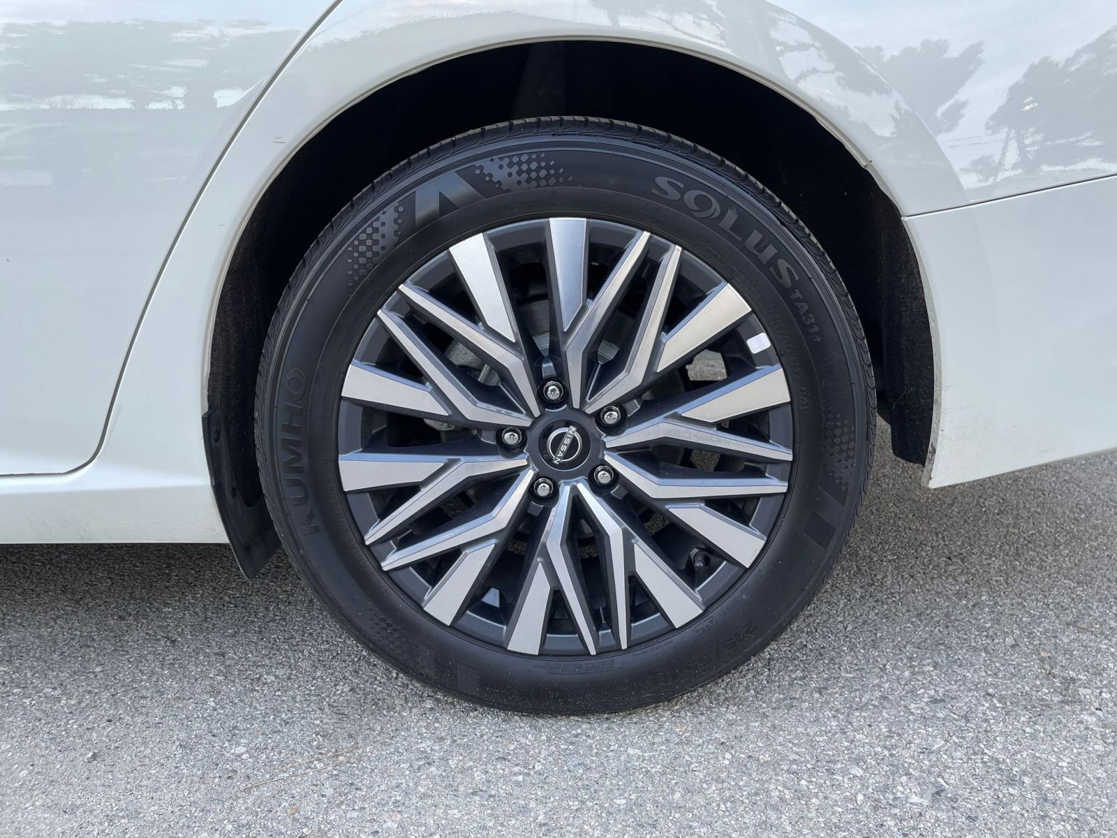 Used 2025 Nissan Altima 2.5 SV image 30