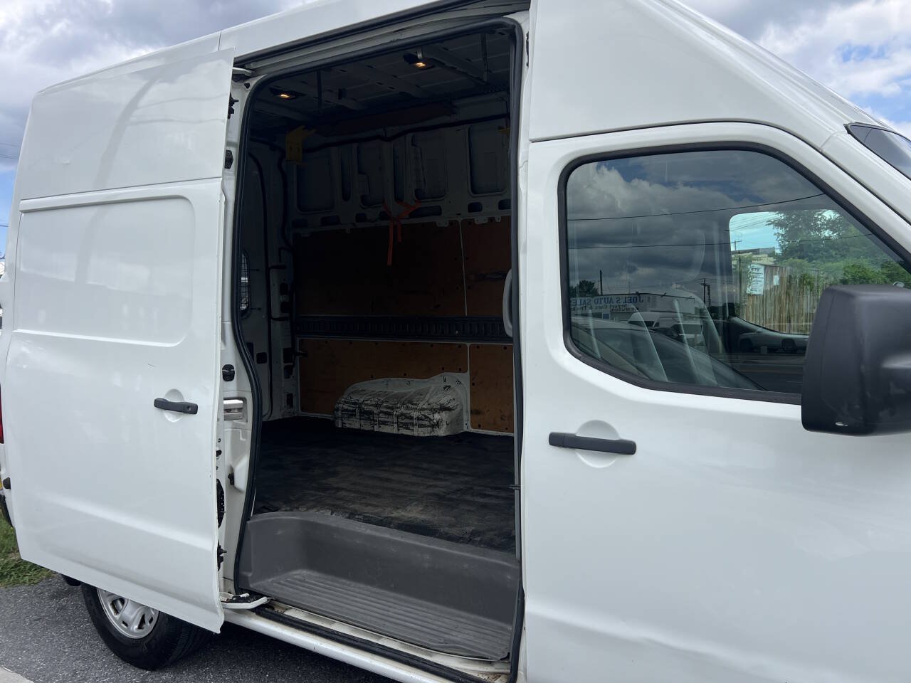 Used 2017 Nissan NV 2500 SV w/ Technology Package RWD image 16