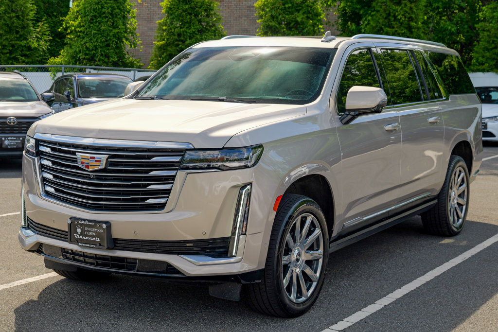 Used 2024 Cadillac Escalade ESV Premium Luxury Platinum AWD/4WD image 3